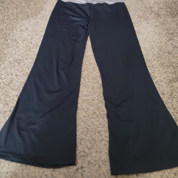 Shadow Sport High Waisted Flare Leggings  Good Conditions  color black - Picture 12 of 12